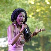 Jah9 - List pictures
