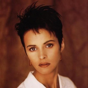 Easton Sheena - List pictures