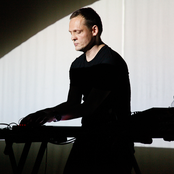 Alva Noto - List pictures