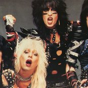 Motley Crue - List pictures