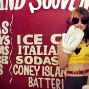 Maxine Ashley - List pictures