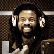 Rocky Dawuni - List pictures