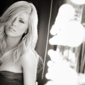 Kristine Elezaj - List pictures