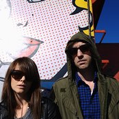 Hundred In The Hands - List pictures