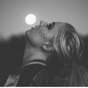 Violet Days - List pictures