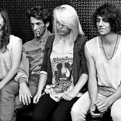 Hyphen Hyphen - List pictures