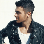 Joe Jonas - List pictures