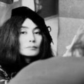 Yoko Ono - List pictures