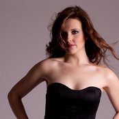 Halie Loren - List pictures