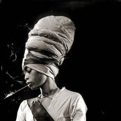 Erykah Badu - List pictures