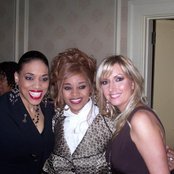 Martha Munizzi - List pictures