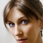 Emily Smith - List pictures