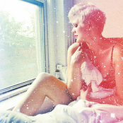 Betty Who - List pictures