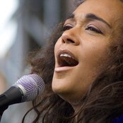 Caroline Henderson - List pictures