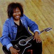 Joan Armatrading - List pictures