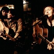 Tres Chicas - List pictures