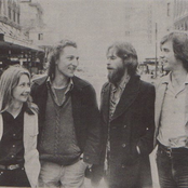 Redgum - List pictures