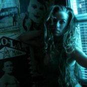 Lisa Lavie - List pictures