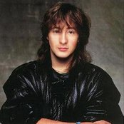 Julian Lennon - List pictures