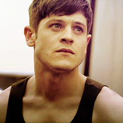 Iwan Rheon - List pictures
