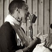Carolyn Malachi - List pictures