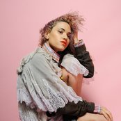 Empress Of - List pictures