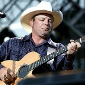John Michael Montgomery - List pictures