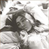 Yoko Ono - List pictures