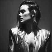 Jess Mills - List pictures