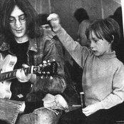 Julian Lennon - List pictures