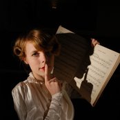 Caroline Weeks - List pictures