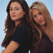 Ella Baila Sola - List pictures