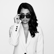 Vanessa White - List pictures
