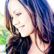 Cyndi Thomson - List pictures