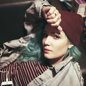 Halsey - List pictures