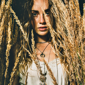 Zella Day - List pictures