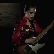 Anna Calvi - List pictures