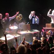 Elakelaiset - List pictures