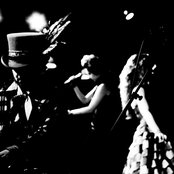 Dirt Poor Robins - List pictures