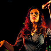 Clairy Browne & The Bangin' Rackettes - List pictures