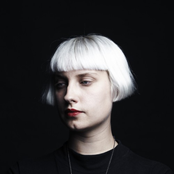 Molly Nilsson - List pictures