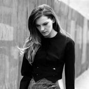 Rosie Lowe - List pictures