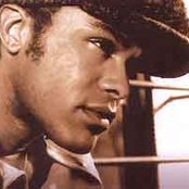 Maxwell - List pictures