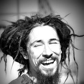 Rocky Leon - List pictures