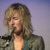 Mia Dyson - List pictures