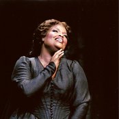 Angela Brown - List pictures