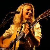 Lisa Miskovsky - List pictures