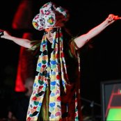 Björk - List pictures