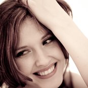 Halie Loren - List pictures