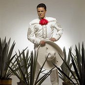 Pedro Fernandez - List pictures